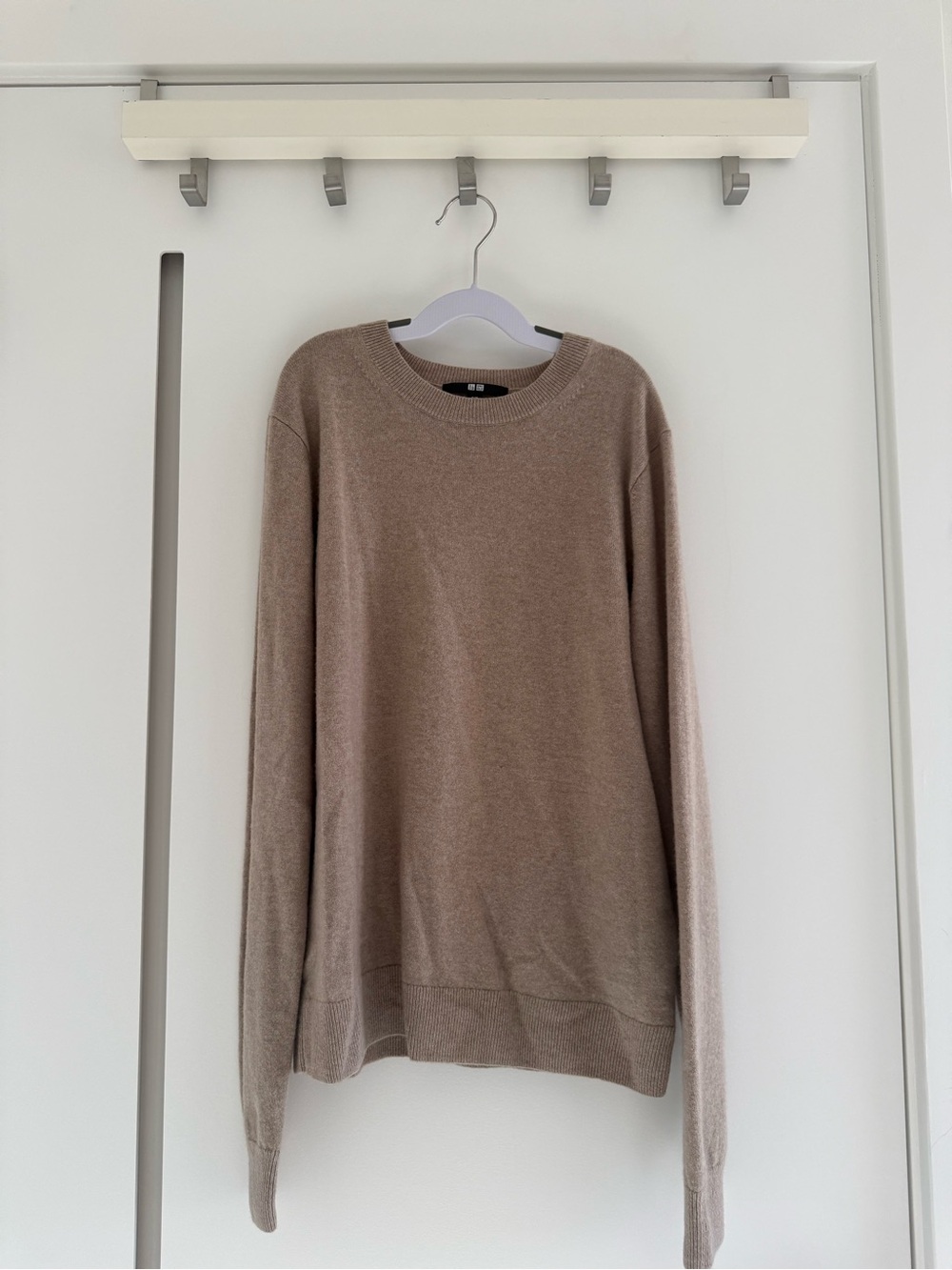 Uniqlo Women's Cashmere Crew Neck Sweater in Beige